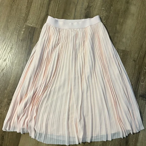 Quince Cream Chiffon Pleated Skirt - Picture 3 of 5